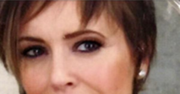 Alyssa Milano Returns To Short Haircut For 43rd Birthday E News